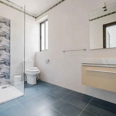 Apartment Crescent View Ph - Mlh Escape By Homely! *