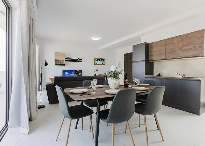 Crescent View Ph - Mlh Escape By Homely! *