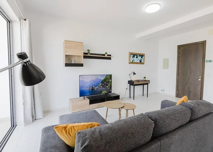 Crescent View Ph - Mlh Escape By Homely! *